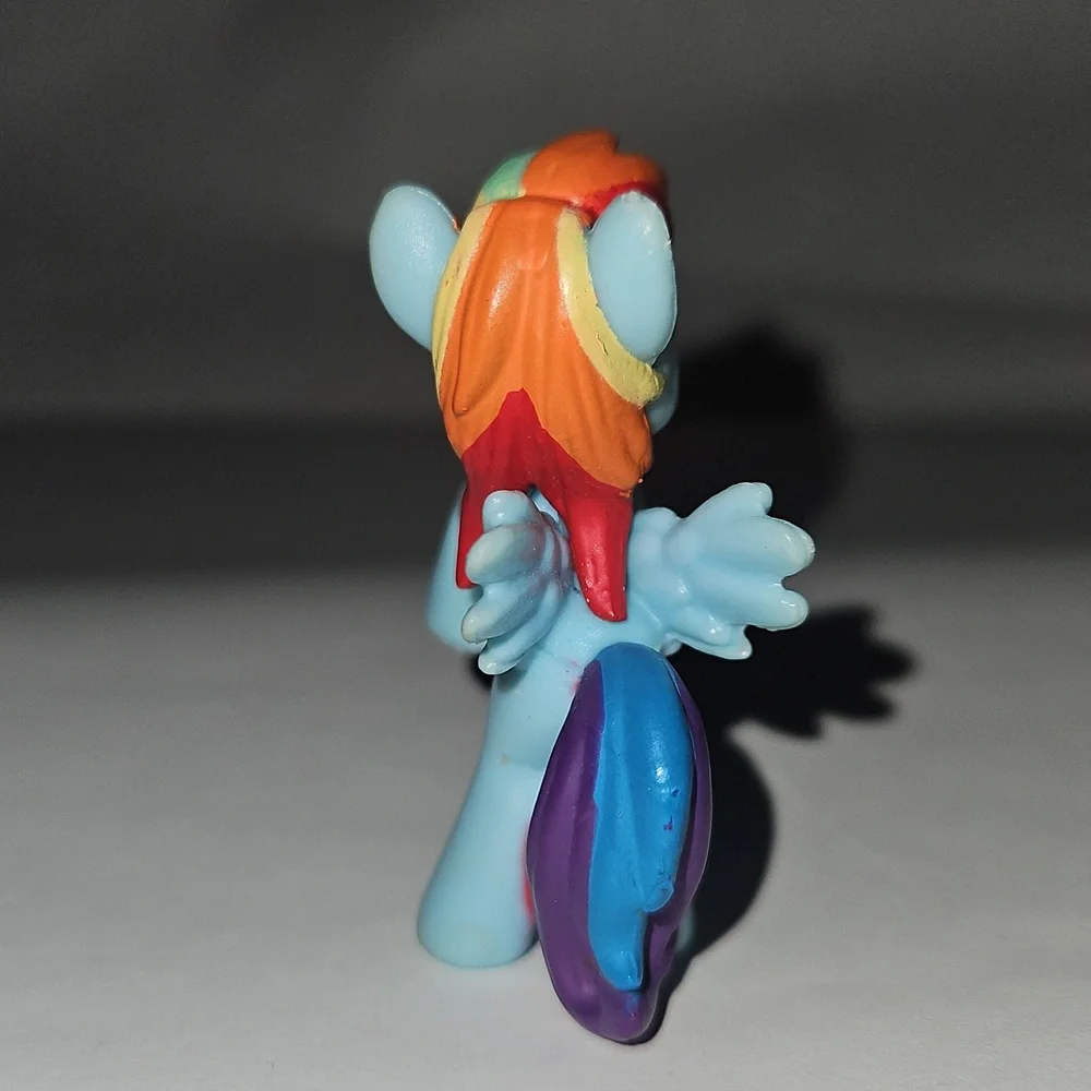 *FREE 2" Rainbow Dash Figure - Picture 4 of 6